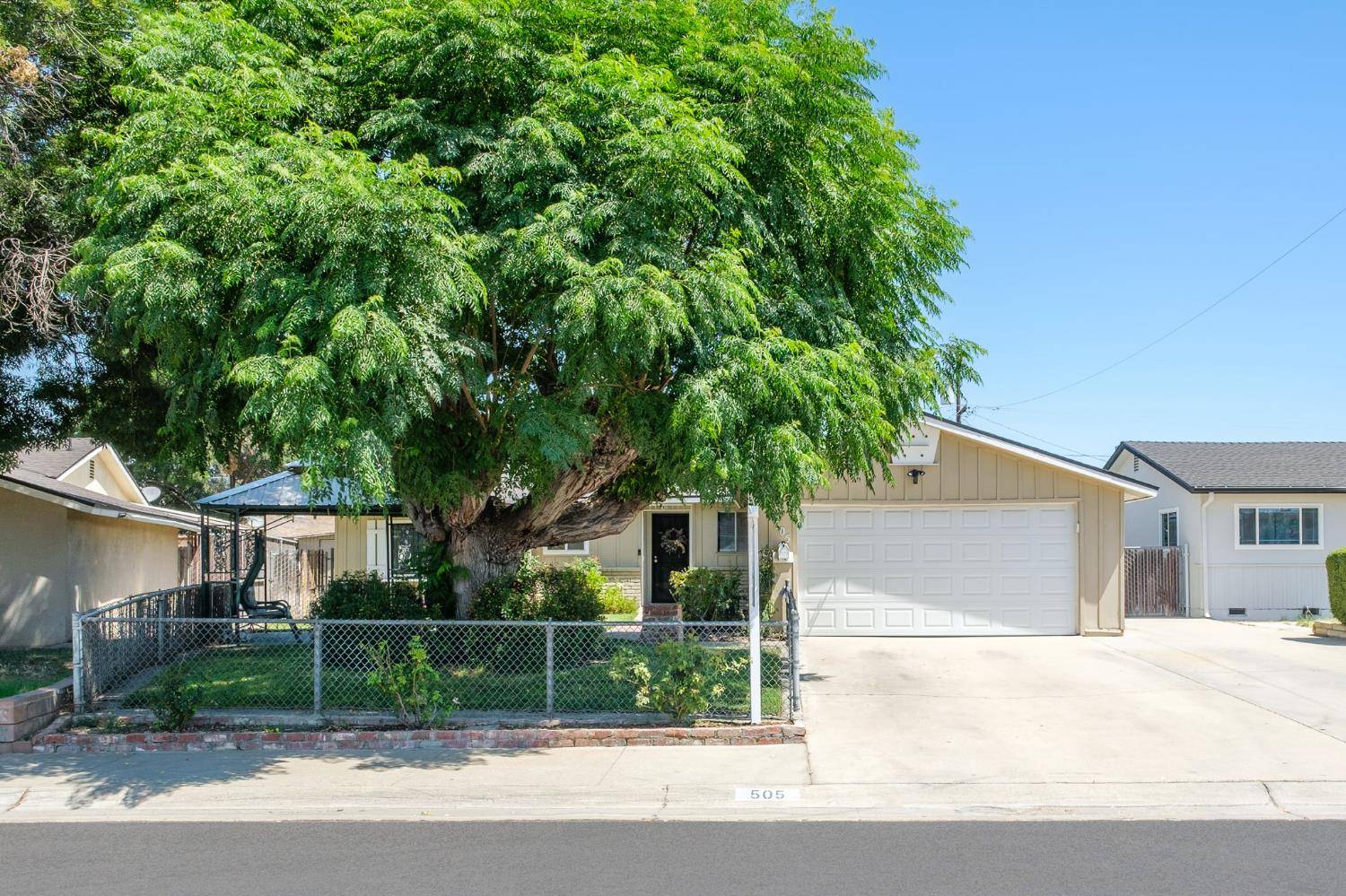 Clovis, CA 93612,505 Rall AVE