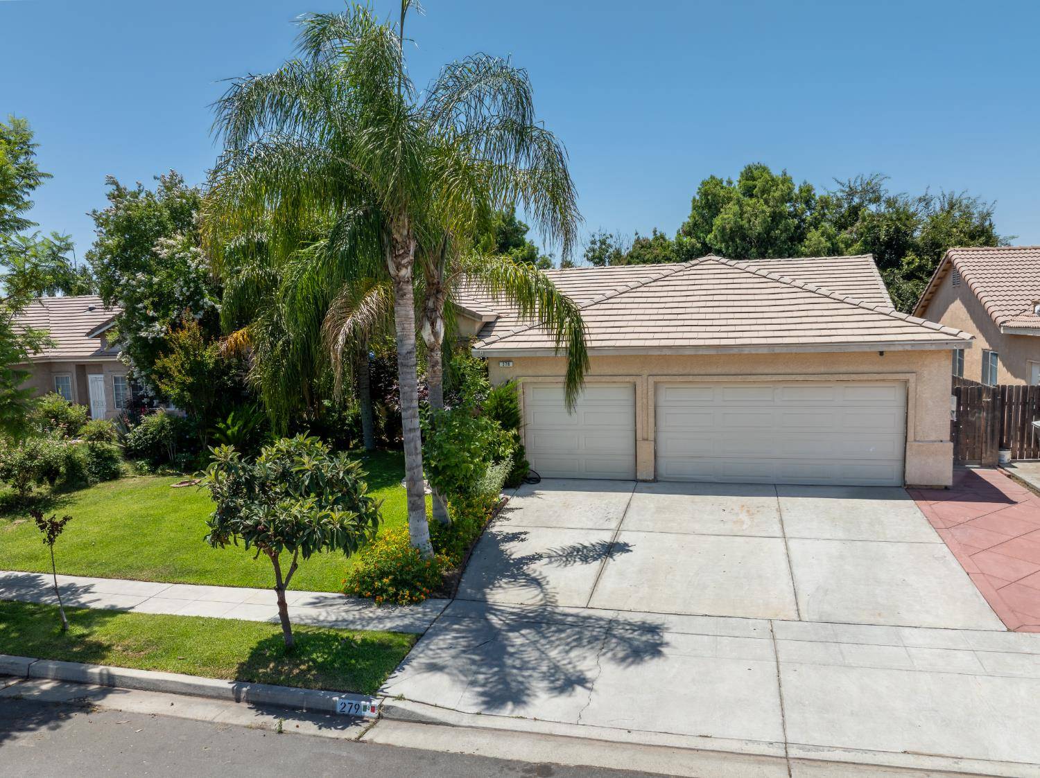Fresno, CA 93727,279 N Douglas