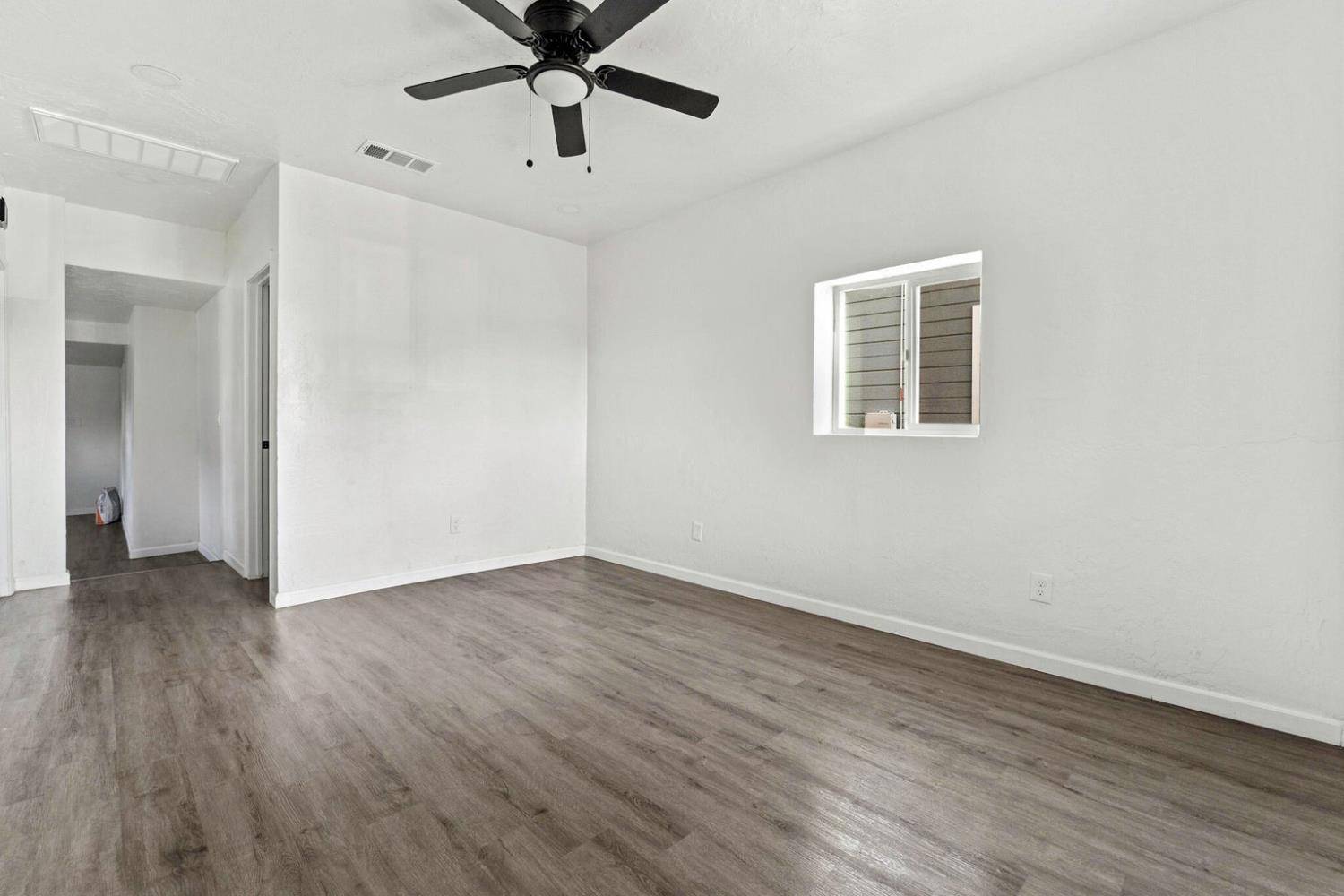 Hanford, CA 93230,124 E 4th ST