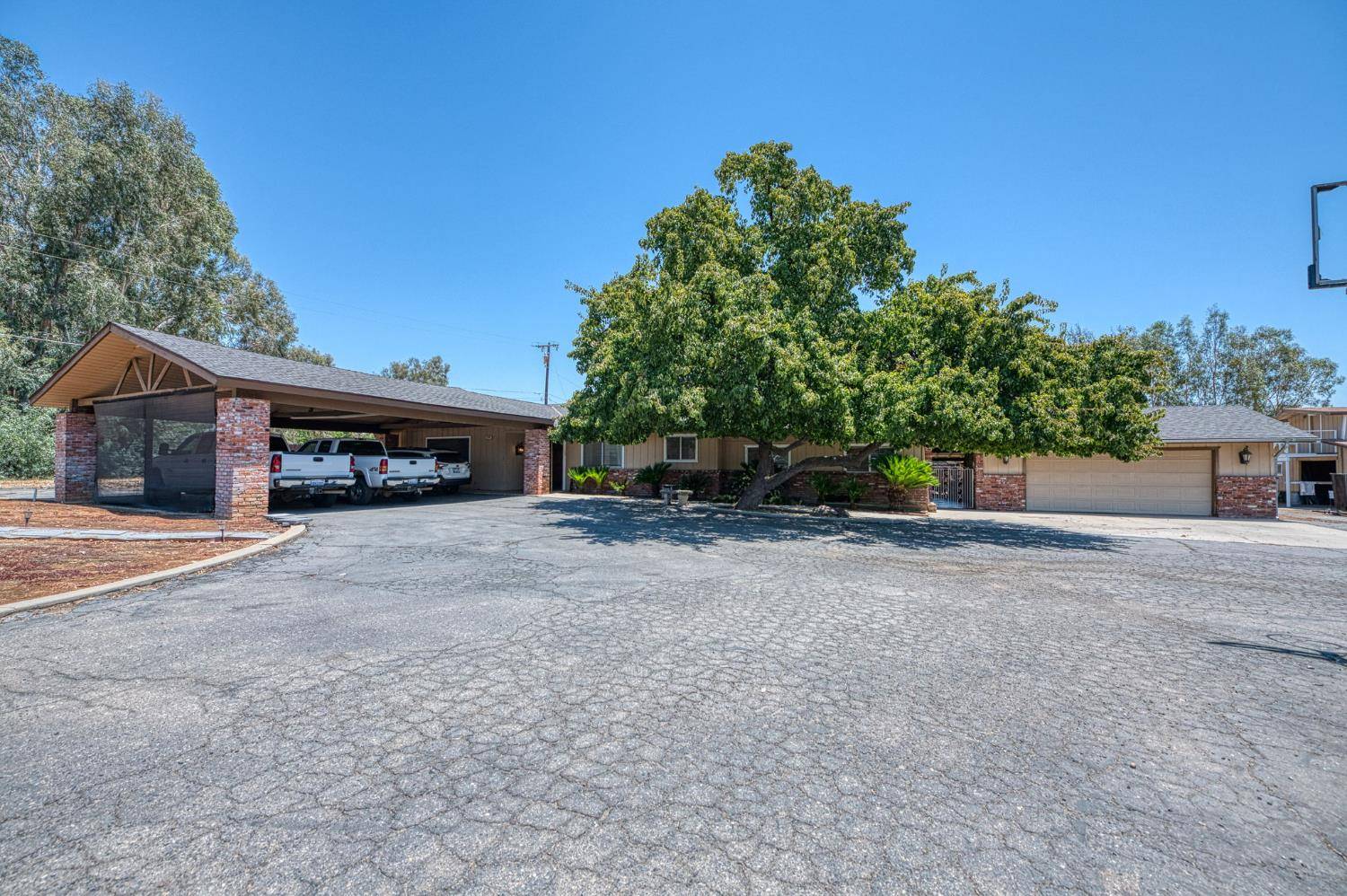 Clovis, CA 93619,5400 Amber AVE
