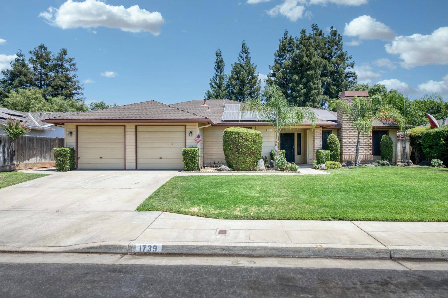Clovis, CA 93611,1739 Ash AVE