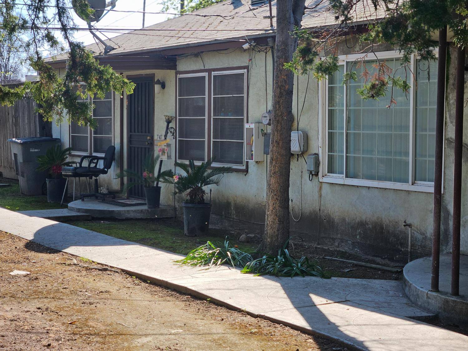 Fresno, CA 93728,745 E La Sierra