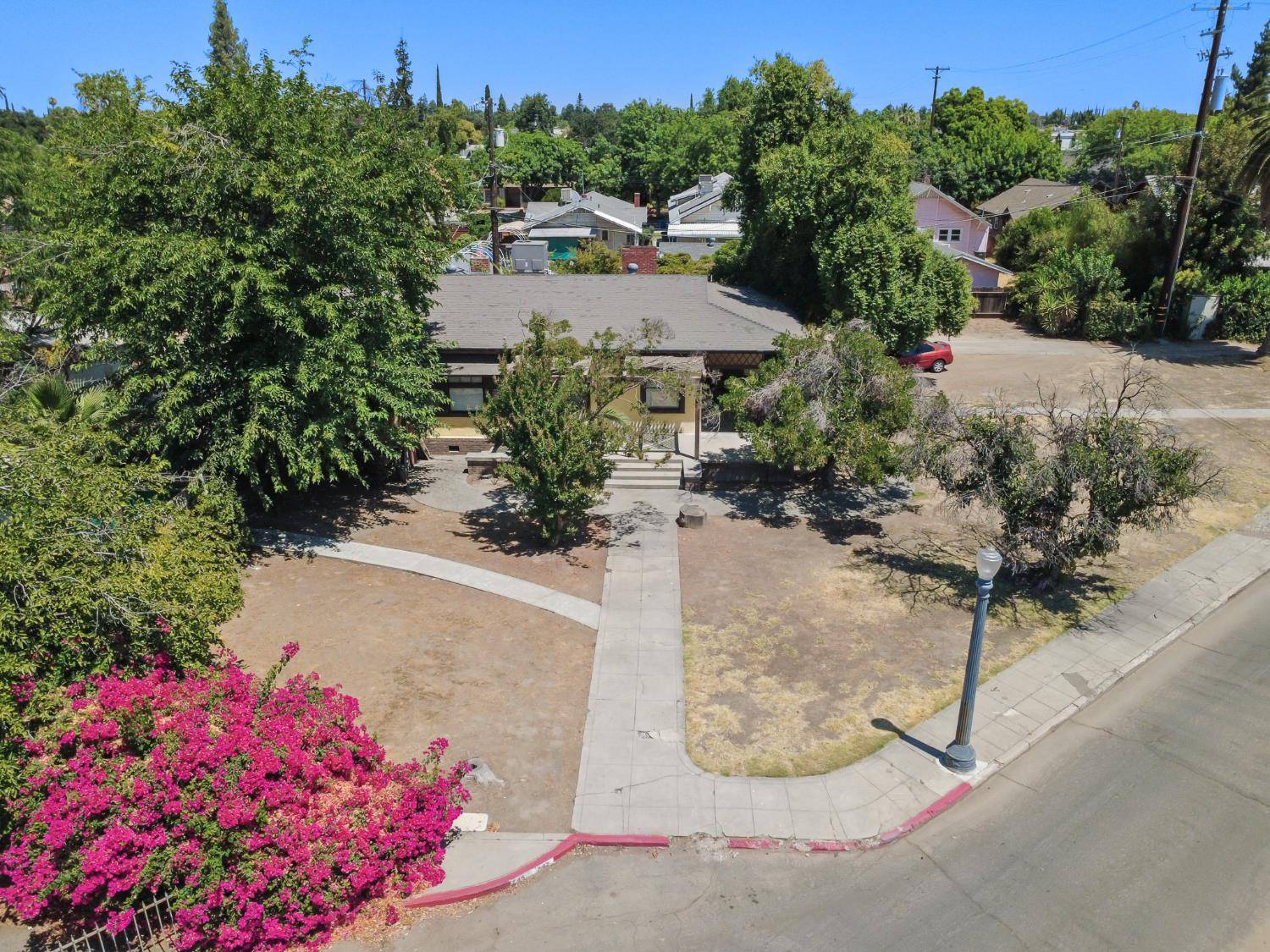 Fresno, CA 93728,745 E La Sierra