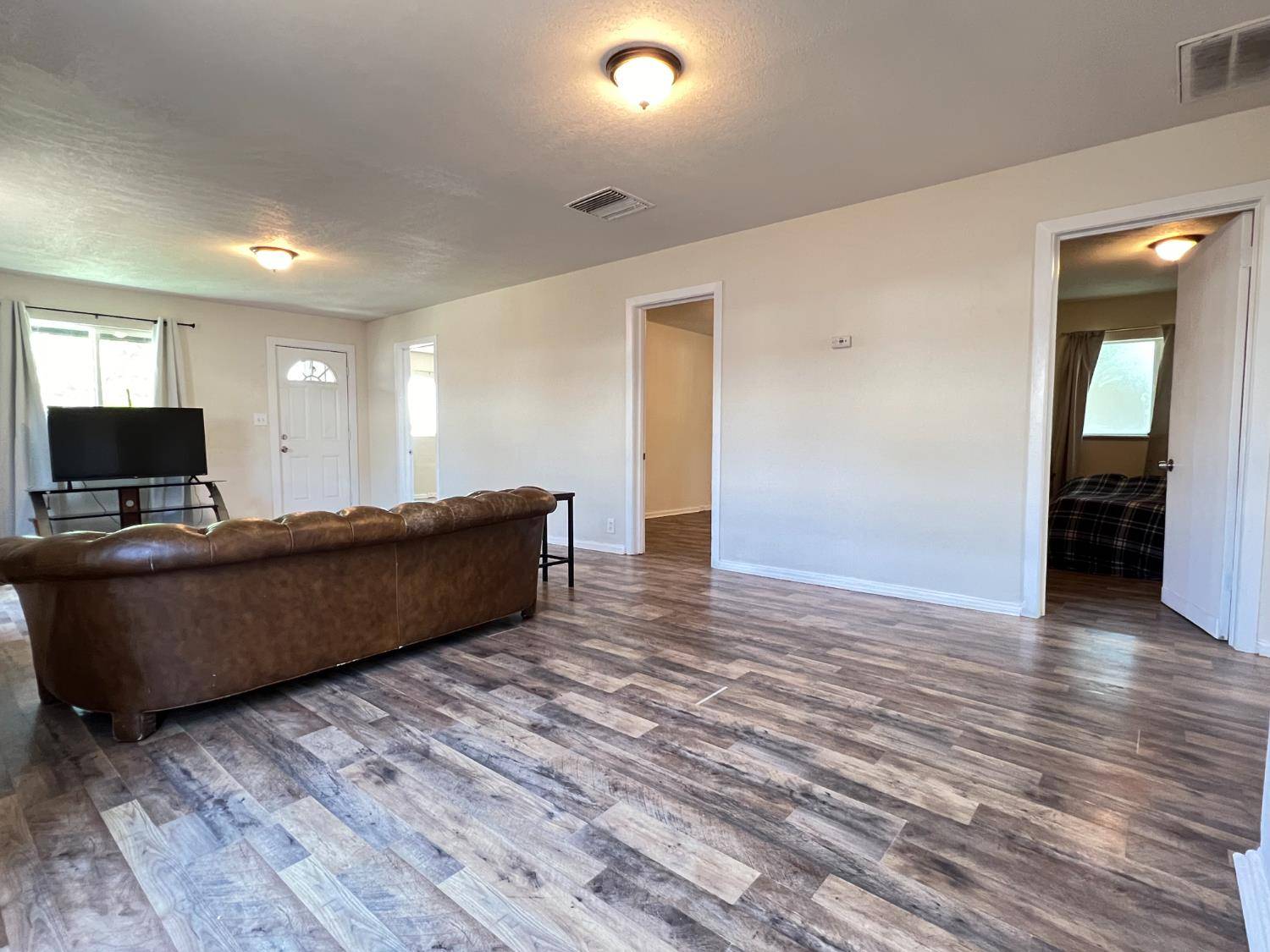Fresno, CA 93701,2405 E White AVE