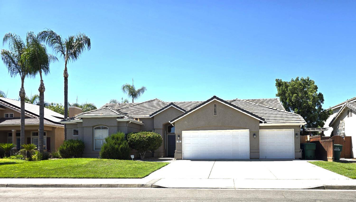 Hanford, CA 93230,845 E Redwood CIR