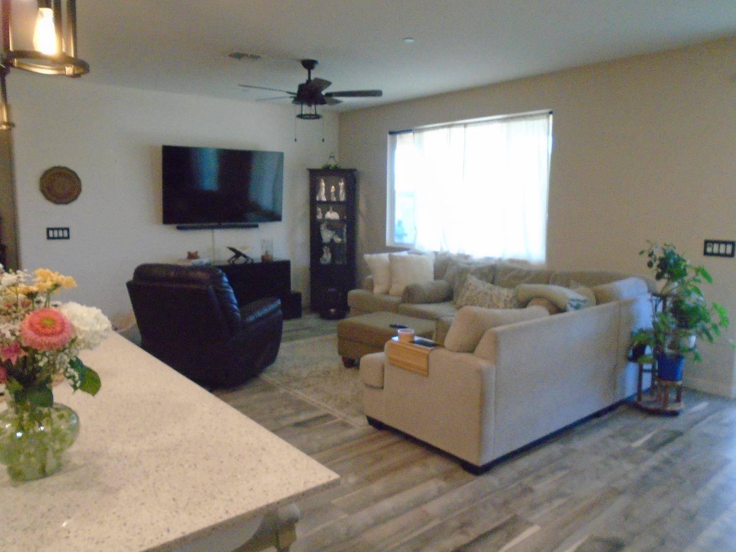 Fresno, CA 93727,6908 E Castle AVE
