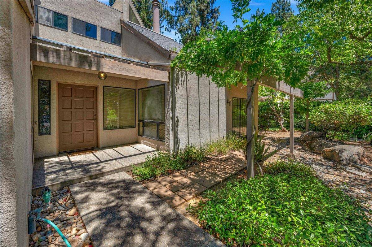 Fresno, CA 93704,835 E Ashcroft AVE