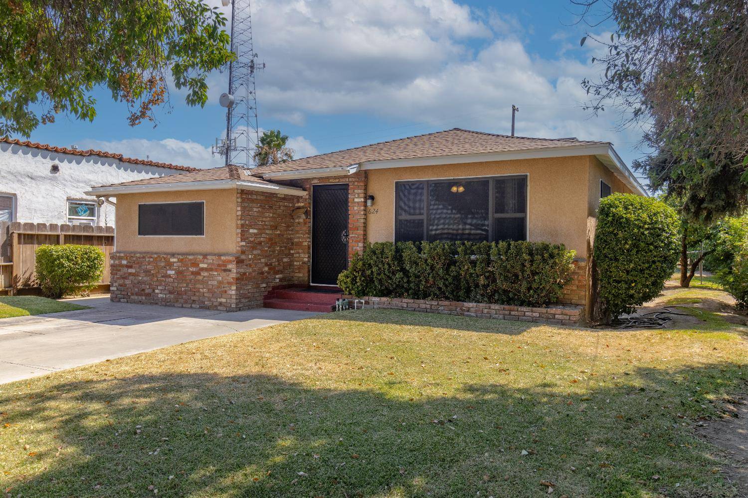 Madera, CA 93638,624 S D ST