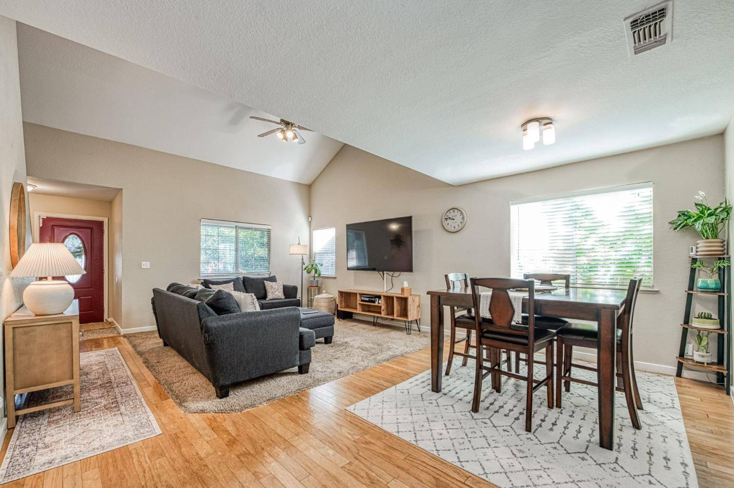 Fresno, CA 93722,4657 W Saginaw WAY