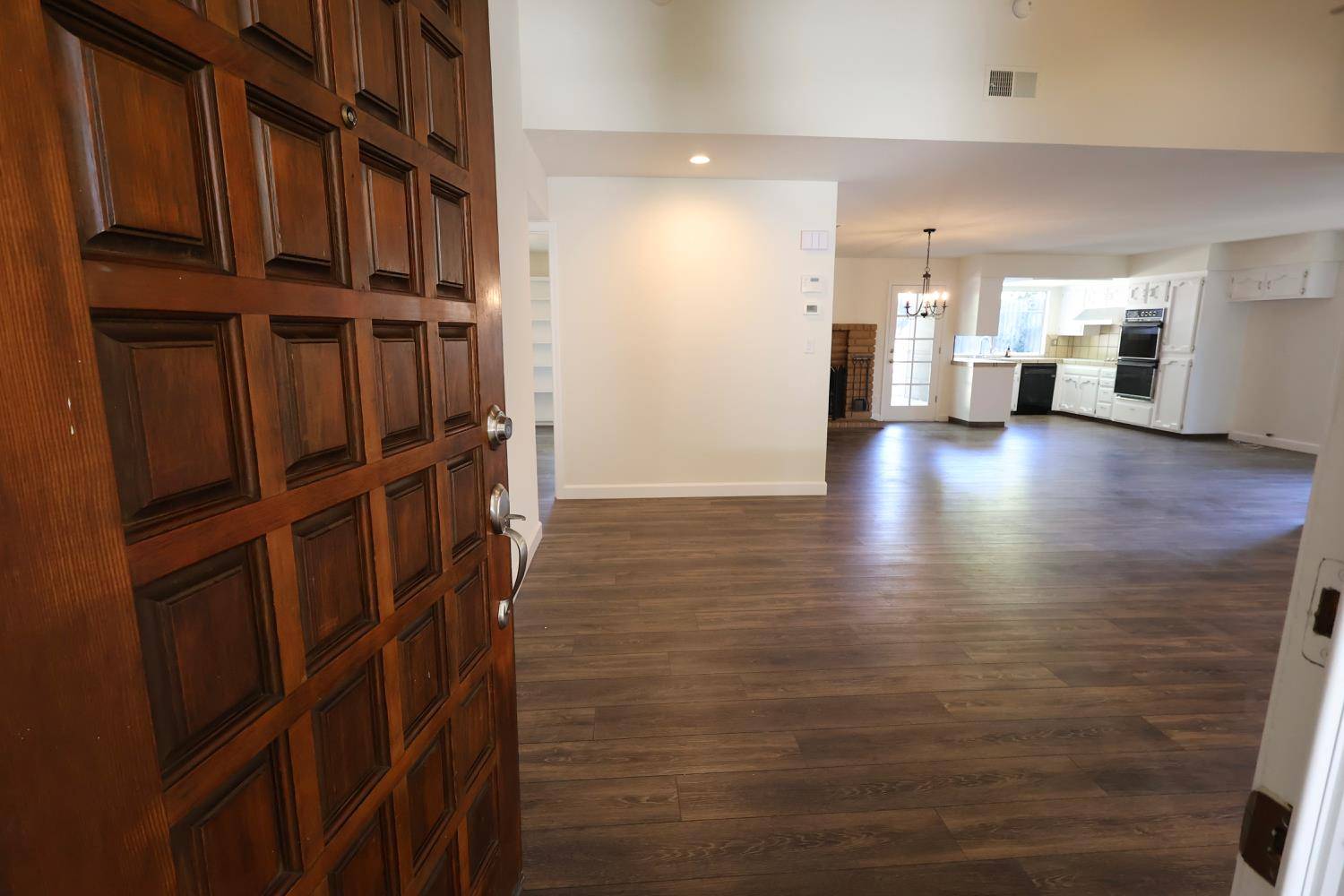 Clovis, CA 93611,304 Ezie AVE