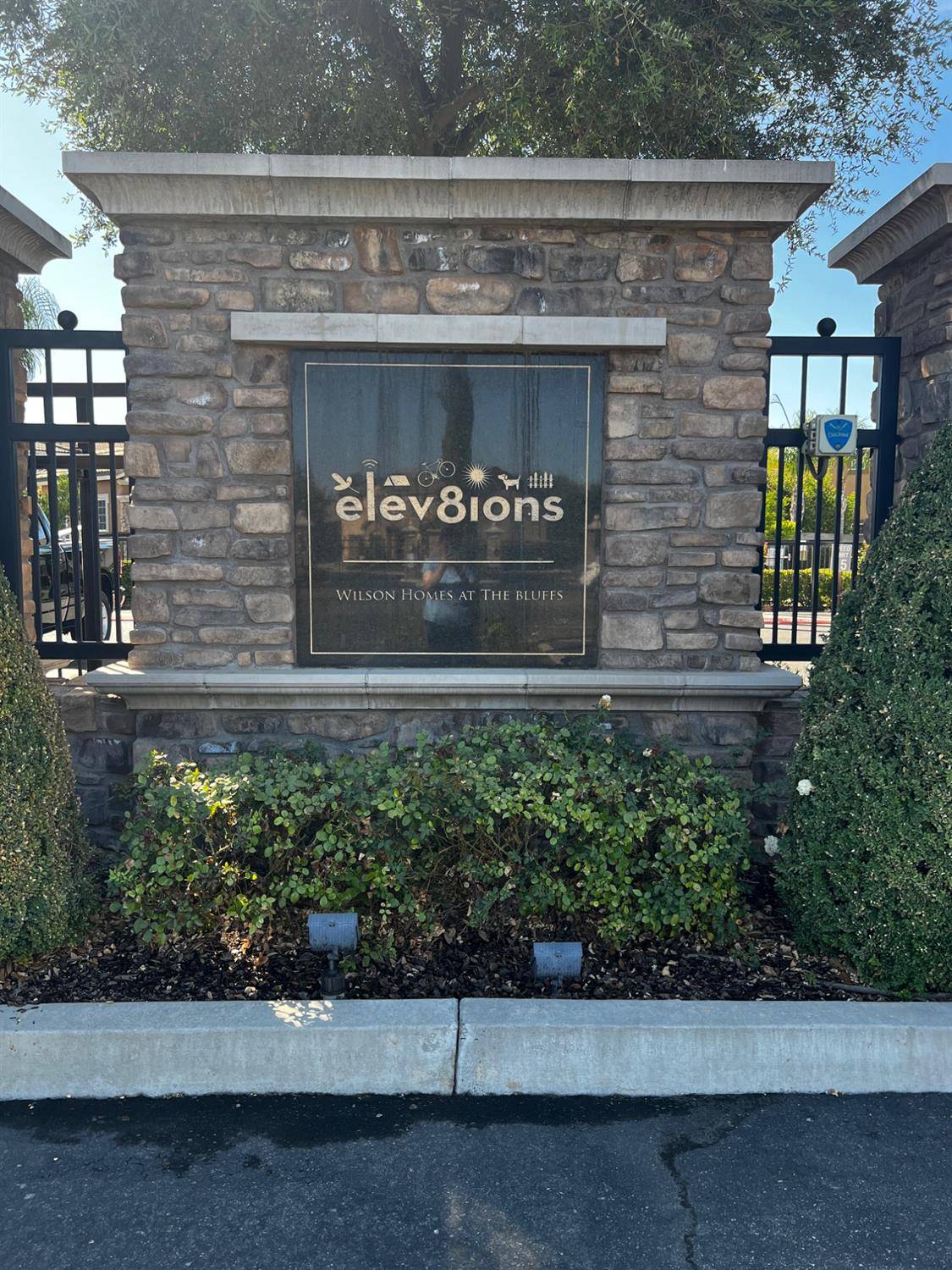 Fresno, CA 93711,7037 N Creative DR