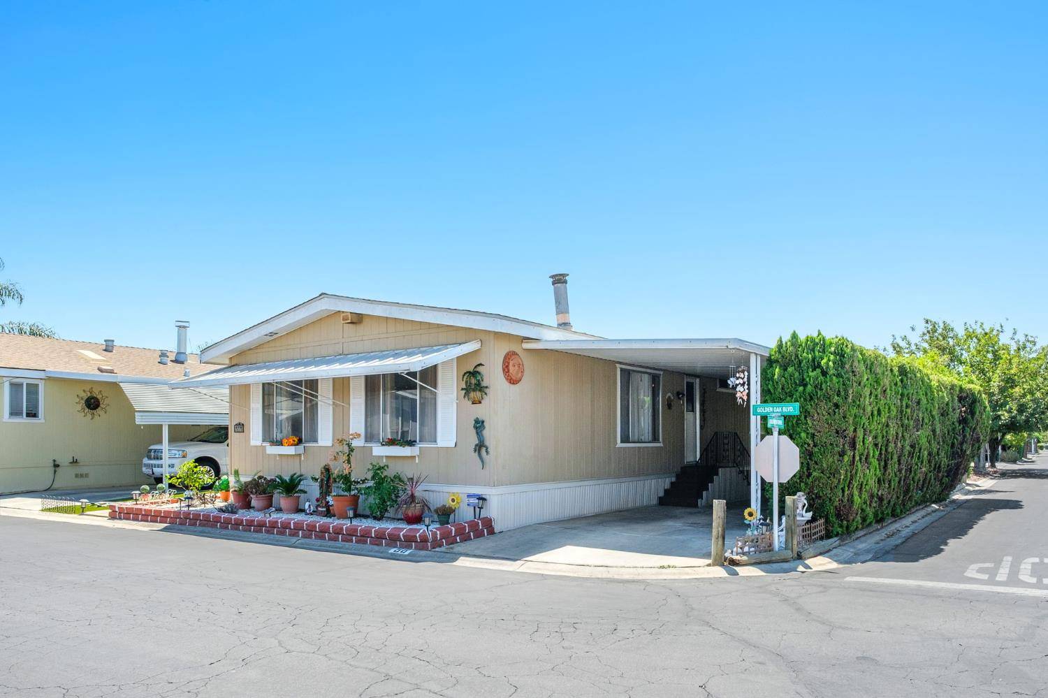 Fresno, CA 93725,2575 S Willow AVE #98