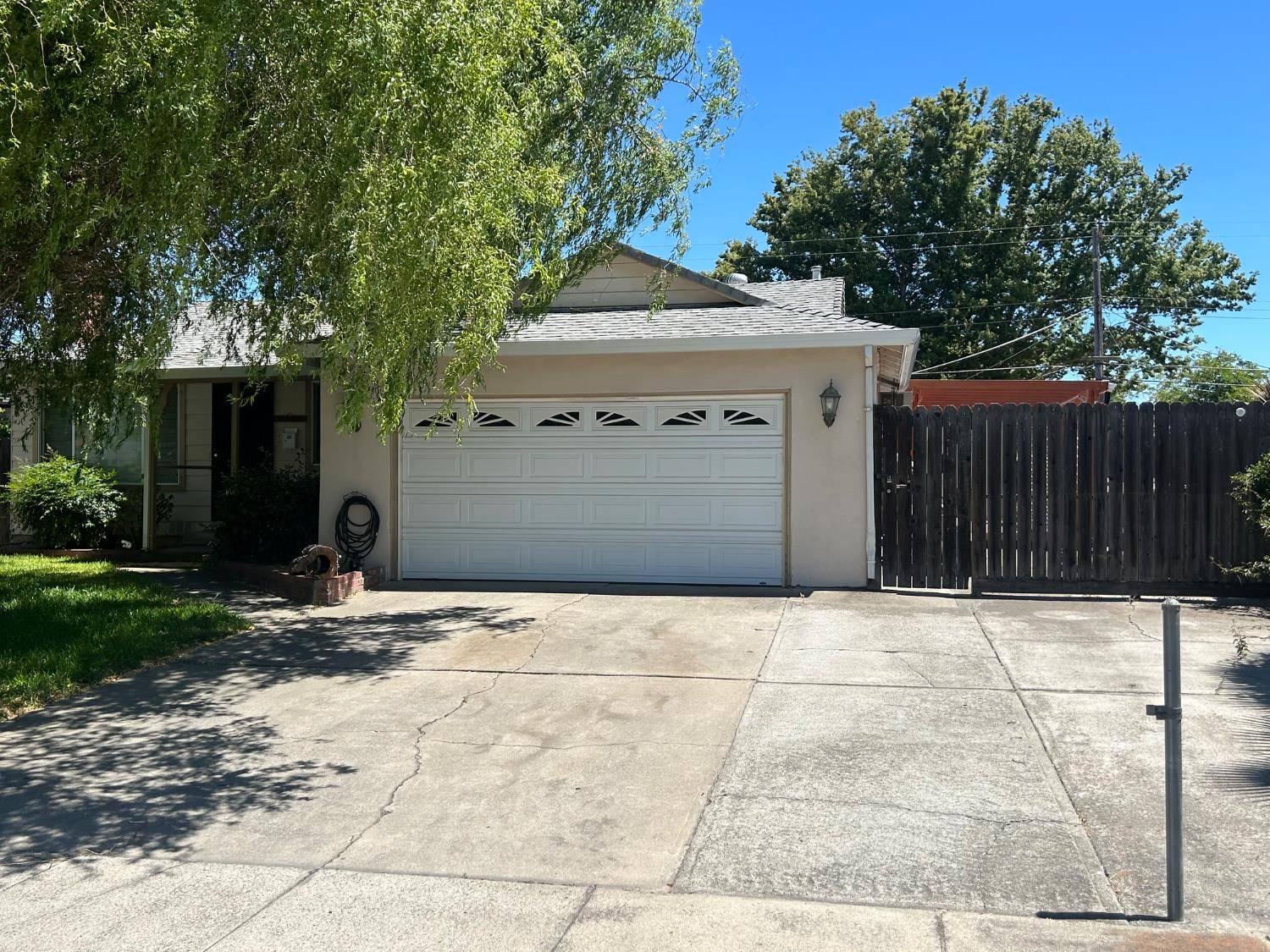 Sacramento, CA 95822,1416 Lomas WAY