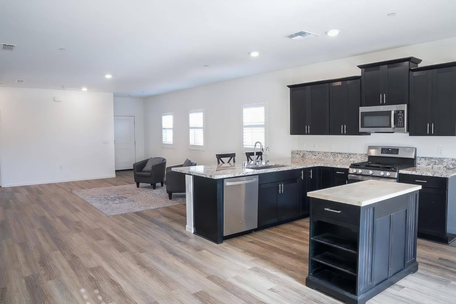 Fowler, CA 93625,969 S Kandarian CT