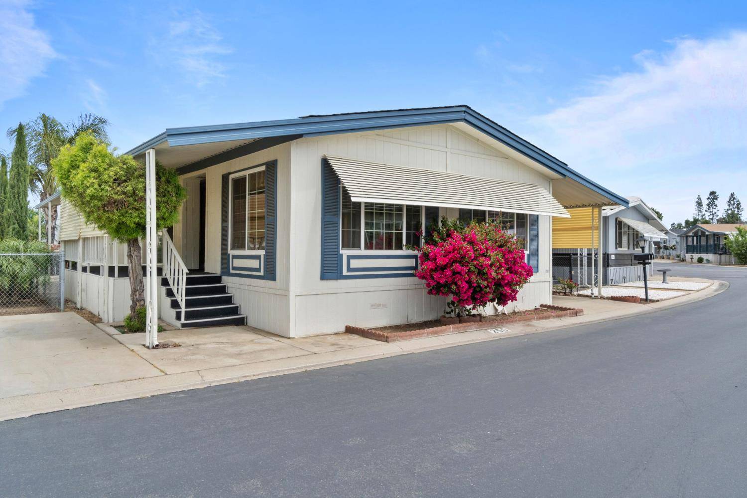 Clovis, CA 93612,1001 Sylmar AVE #256