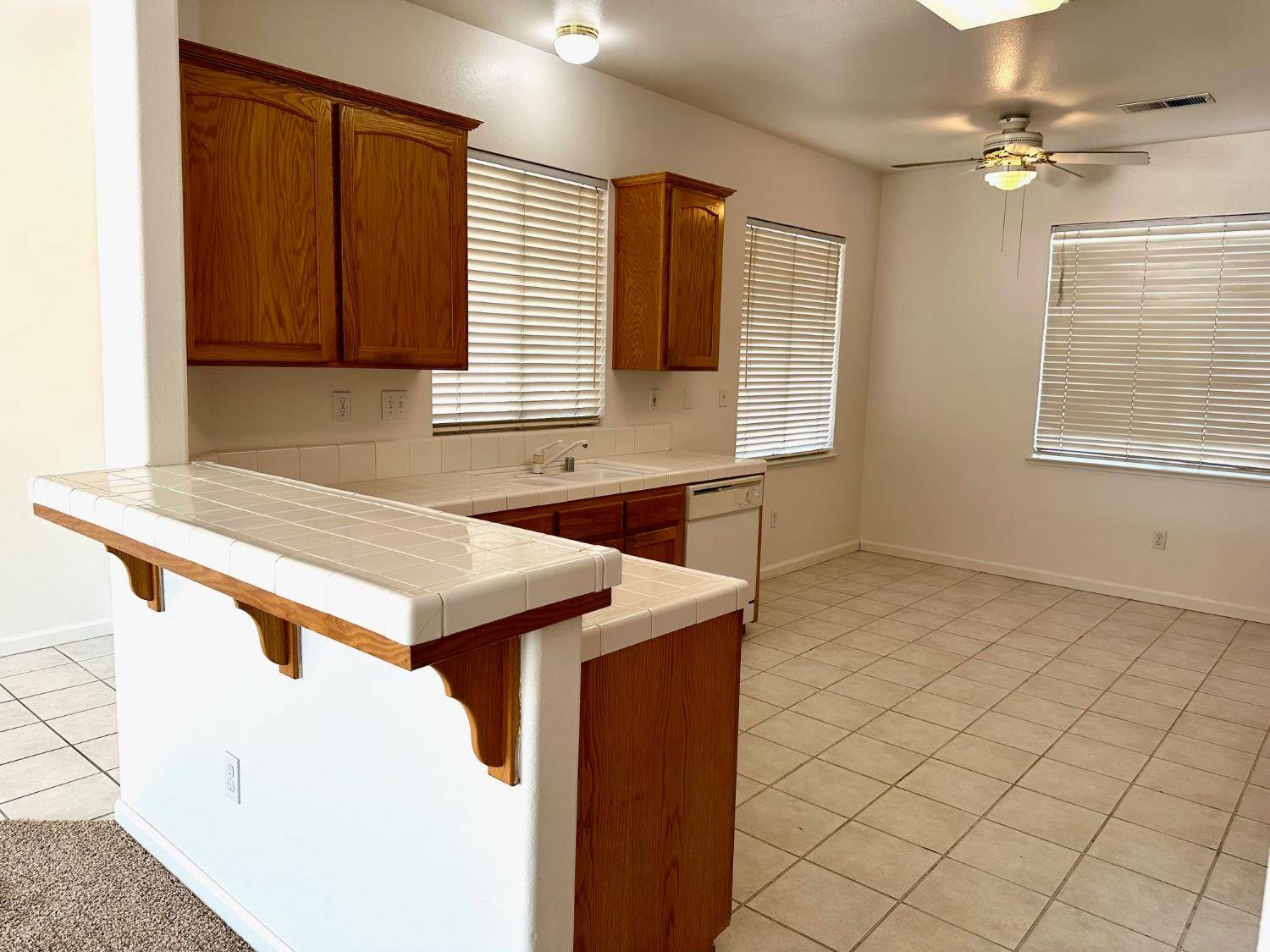 Lemoore, CA 93245,621 Retreat WAY