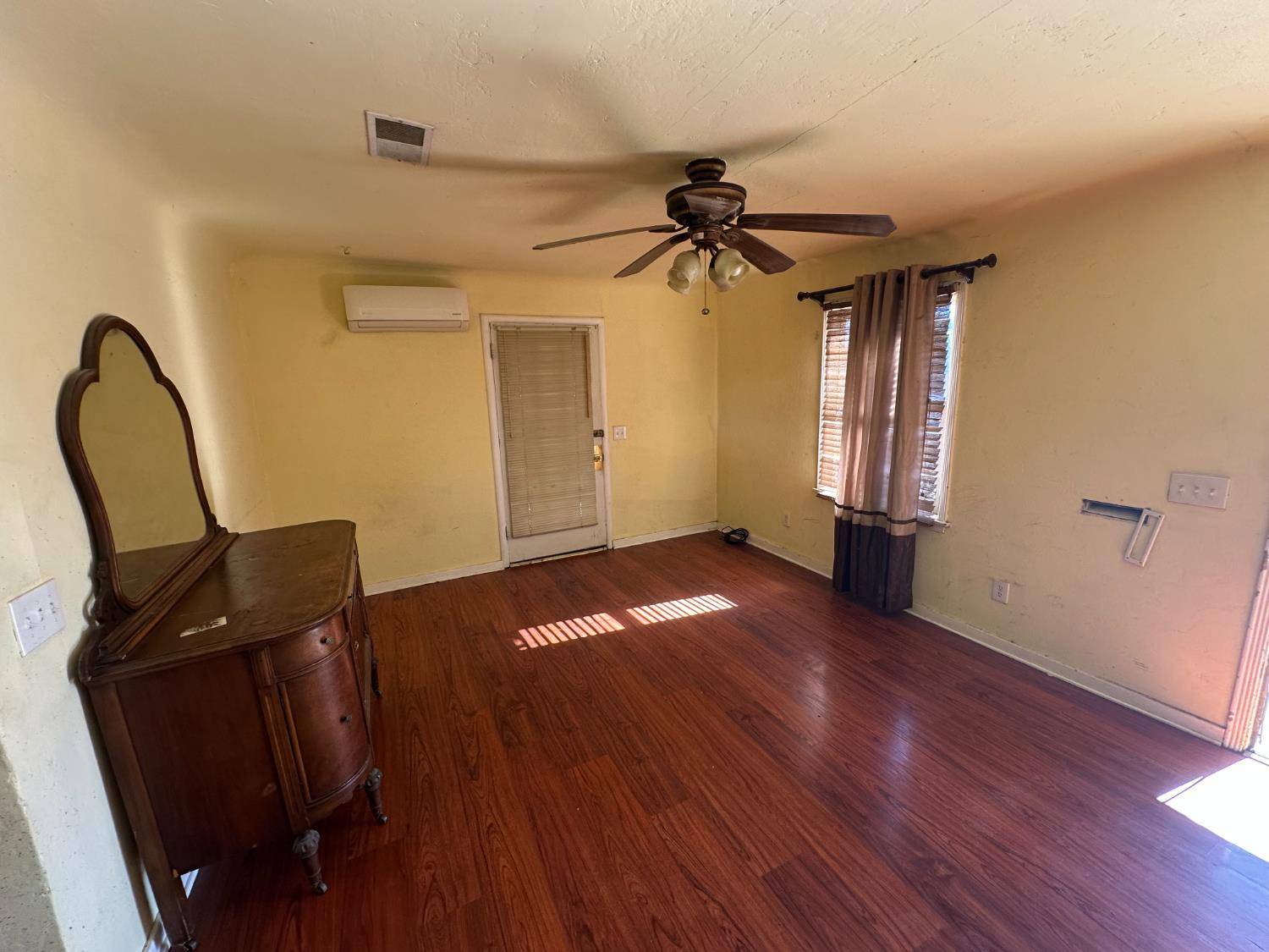 Avenal, CA 93204,309 E San Joaquin ST