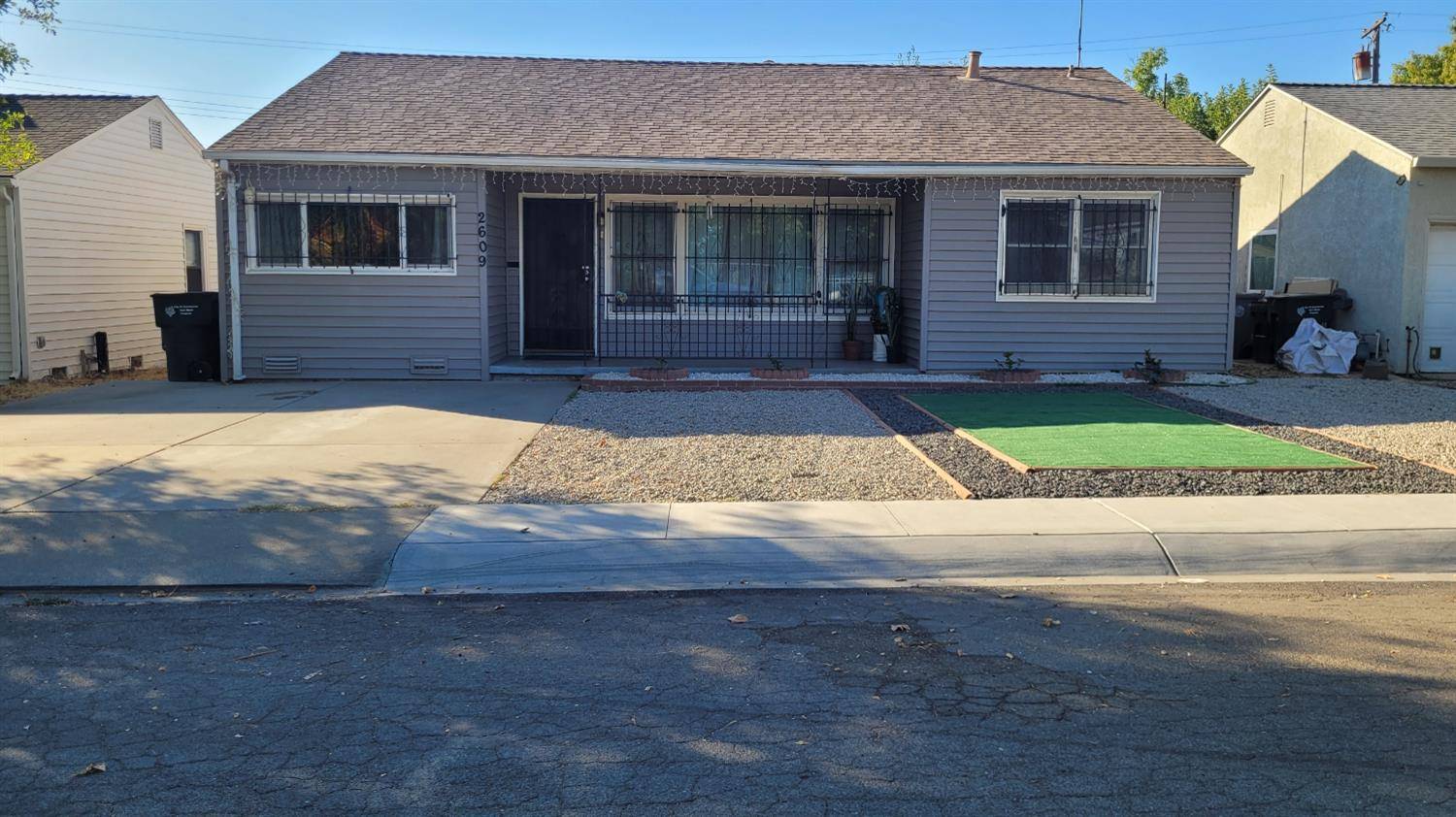 Sacramento, CA 95815,2609 Ensenada WAY