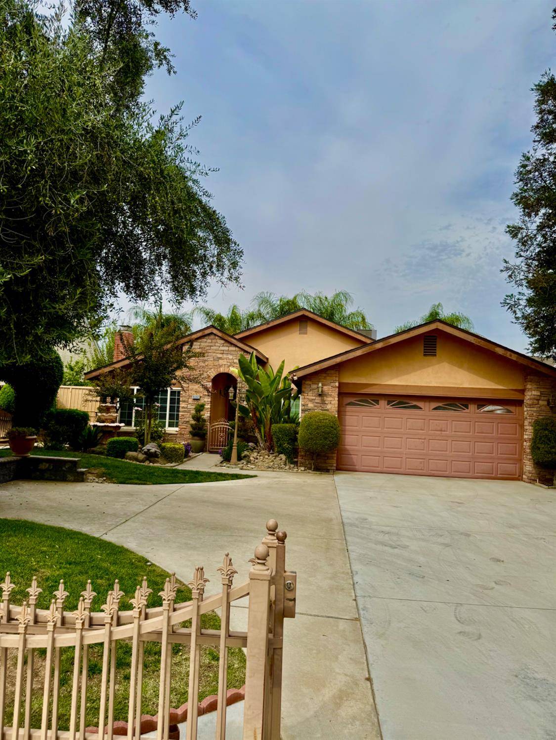 Fresno, CA 93722,4062 W San Jose AVE