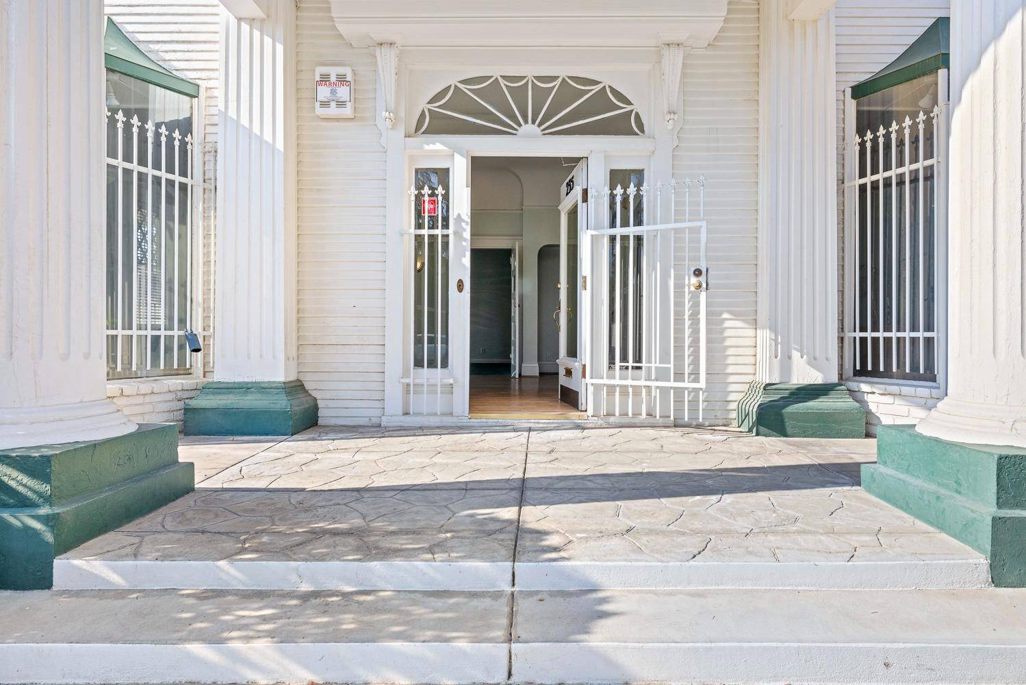 Fresno, CA 93701,235 N Fulton ST