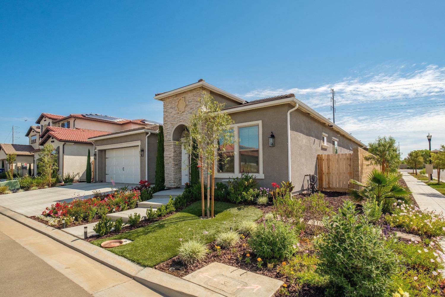 Fresno, CA 93727,2788 N Douglas AVE