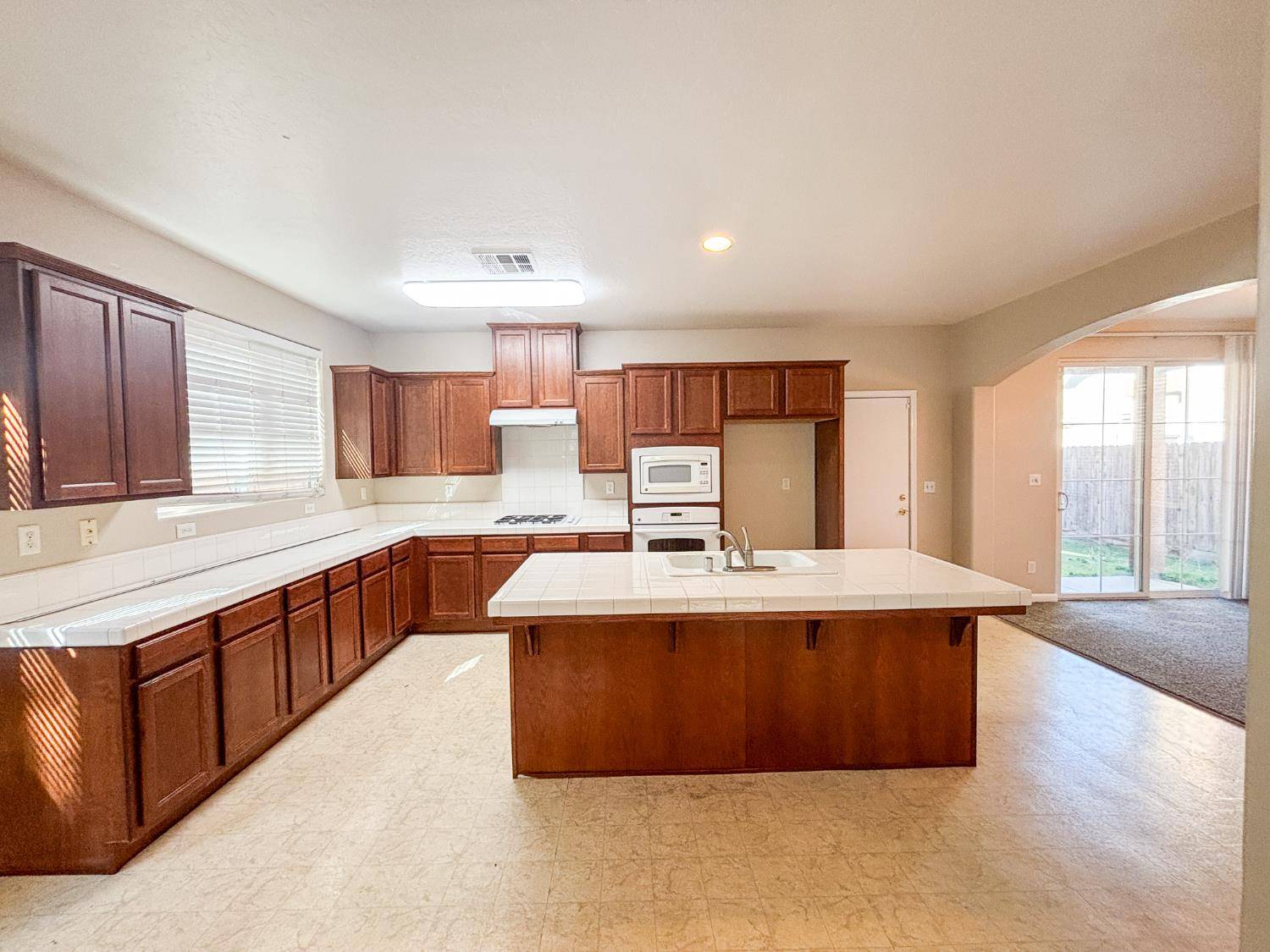 Fresno, CA 93722,5537 N Gates AVE