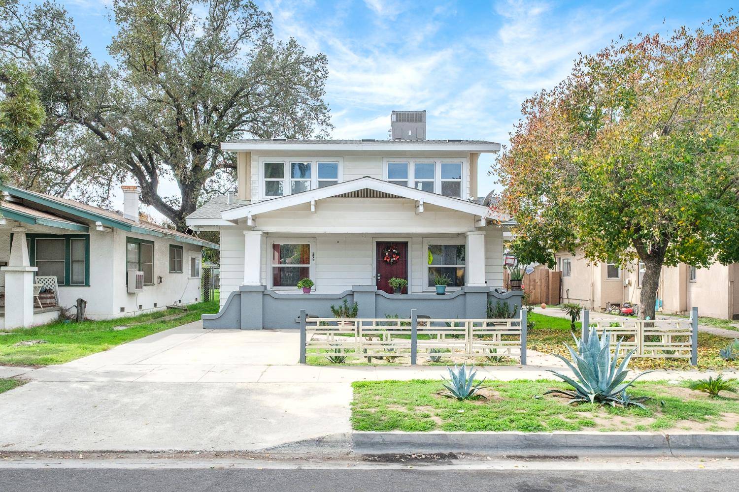 Dinuba, CA 93618,277 N H ST