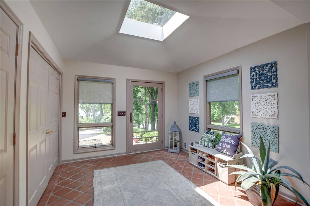 Decatur, IL 62521,2404 S Angle CT