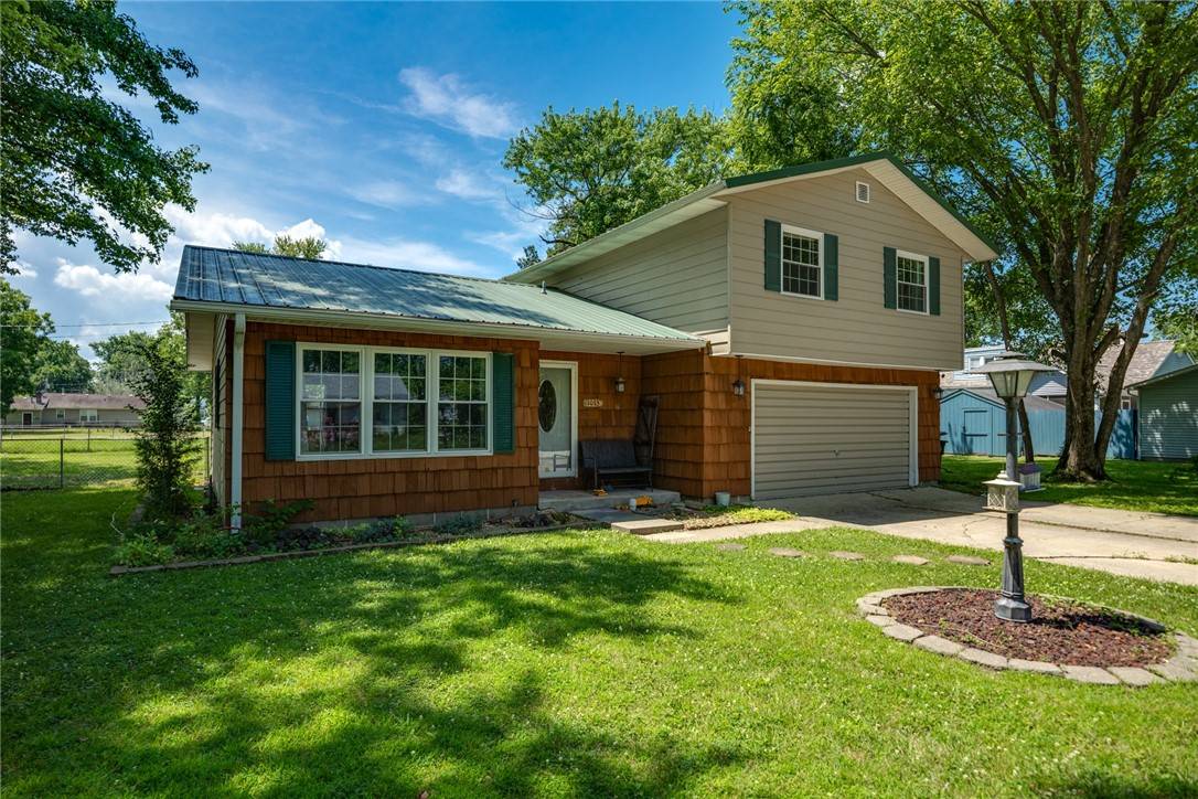Salem, IL 62881,1015 W Spruce ST
