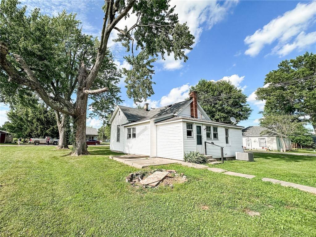 Marshall, IL 62441,915 Chestnut ST