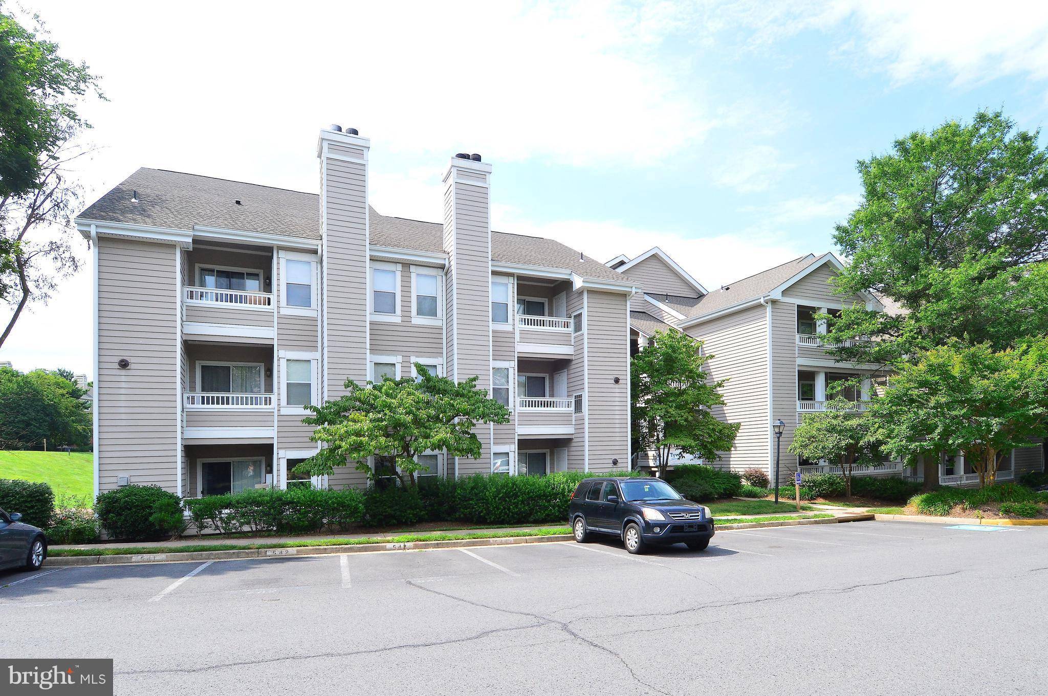 Centreville, VA 20121,14313 CLIMBING ROSE WAY #105