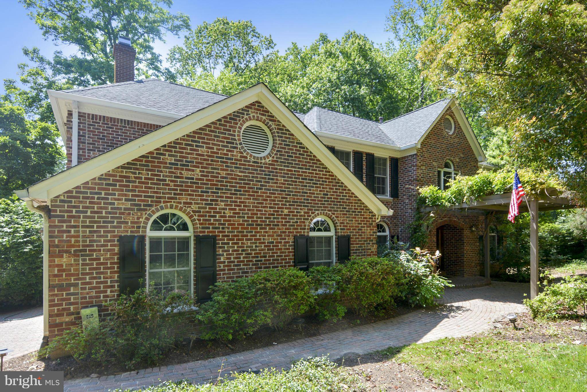 Mclean, VA 22101,1804 DOMINION CREST LN