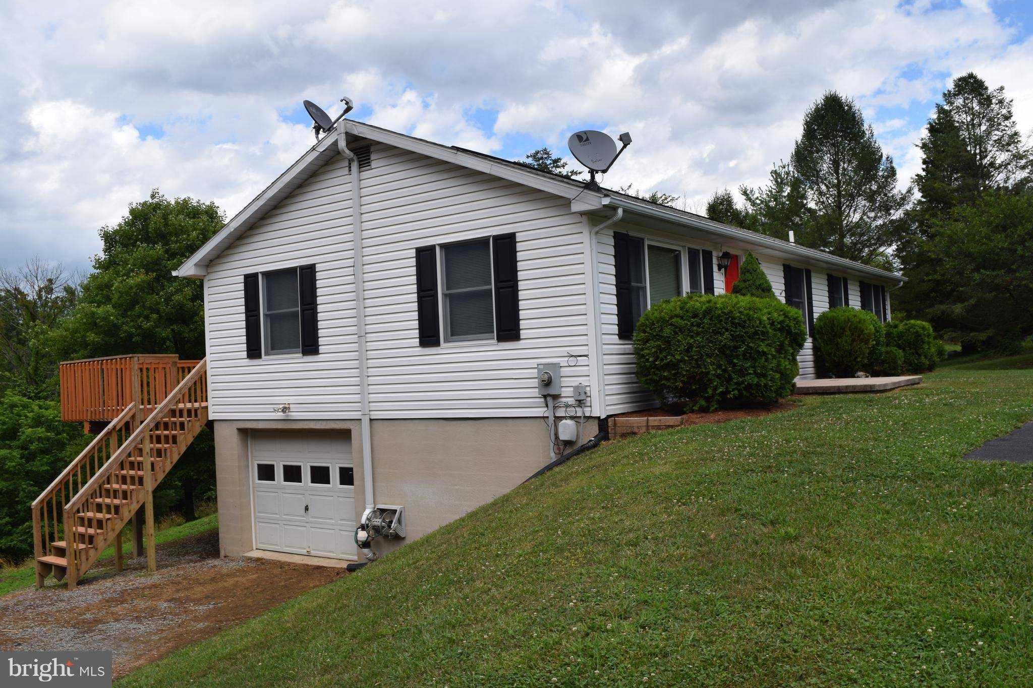 Berkeley Springs, WV 25411,94 BLUEJAY CT