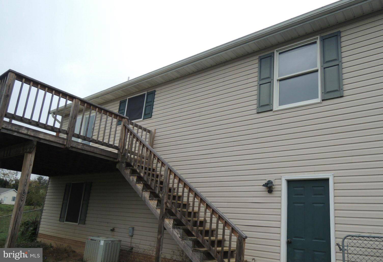 Falling Waters, WV 25419,440 JEANNA LN