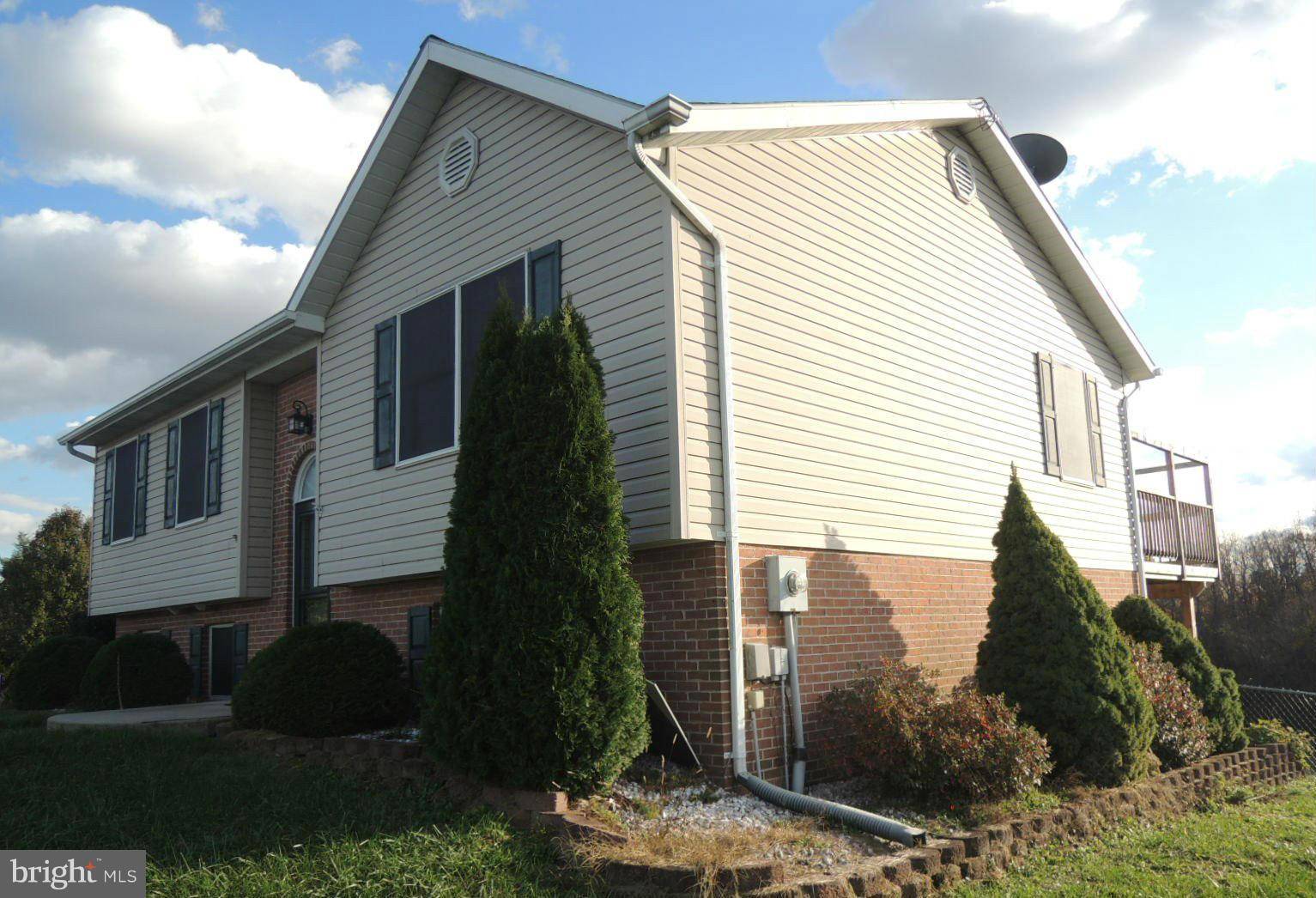 Falling Waters, WV 25419,440 JEANNA LN