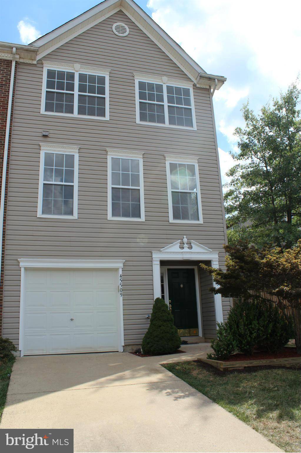 Potomac Falls, VA 20165,45509 LAKEMONT SQUARE