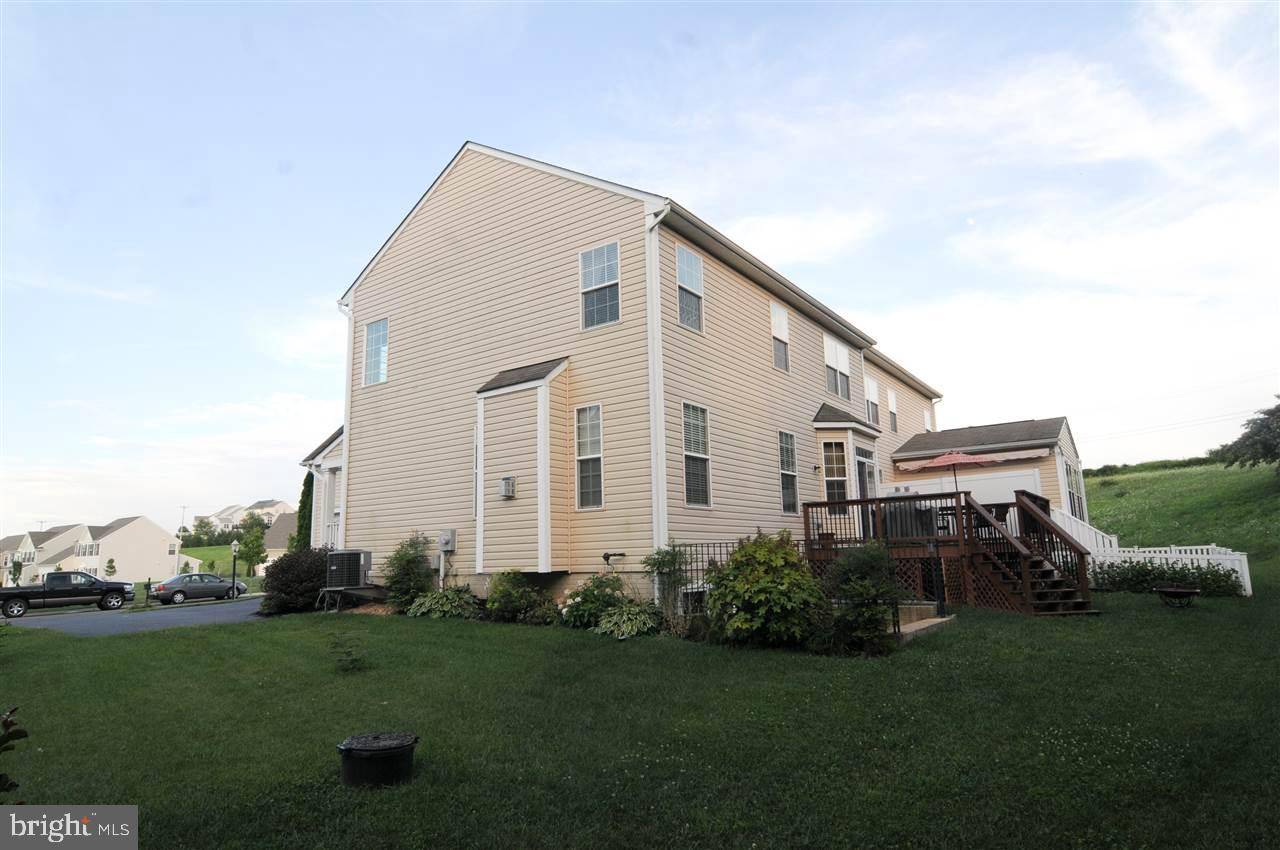 Seven Valleys, PA 17360,856 LAKE REDMAN CT