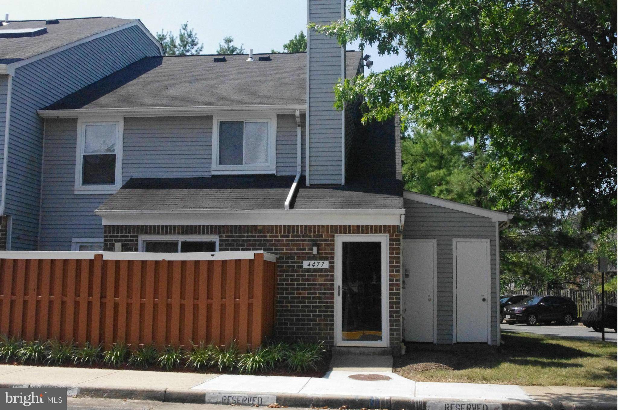 Alexandria, VA 22309,4477 PEMBROOK VILLAGE DR #143