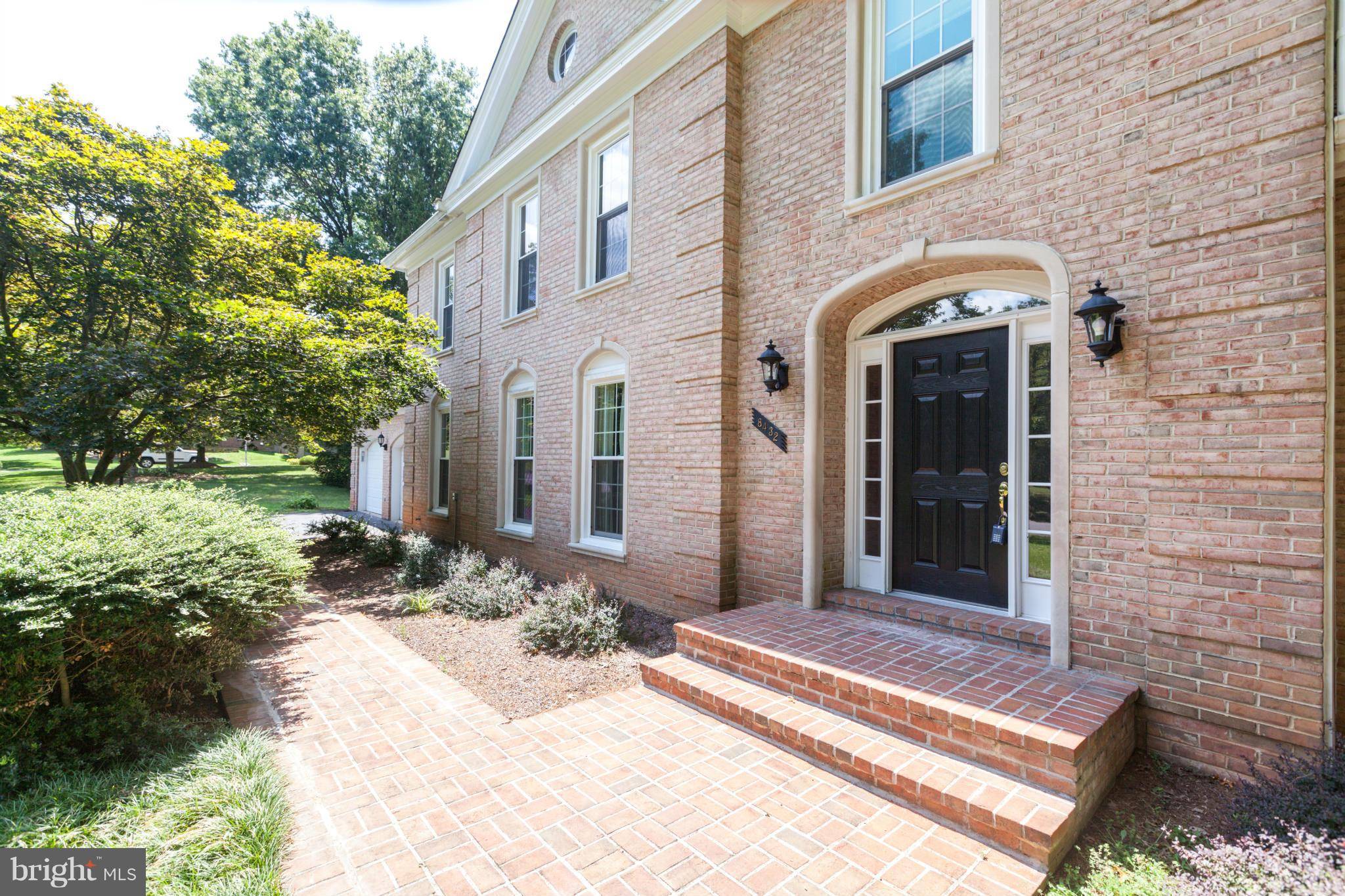 Mclean, VA 22102,8432 HOLLY LEAF DR