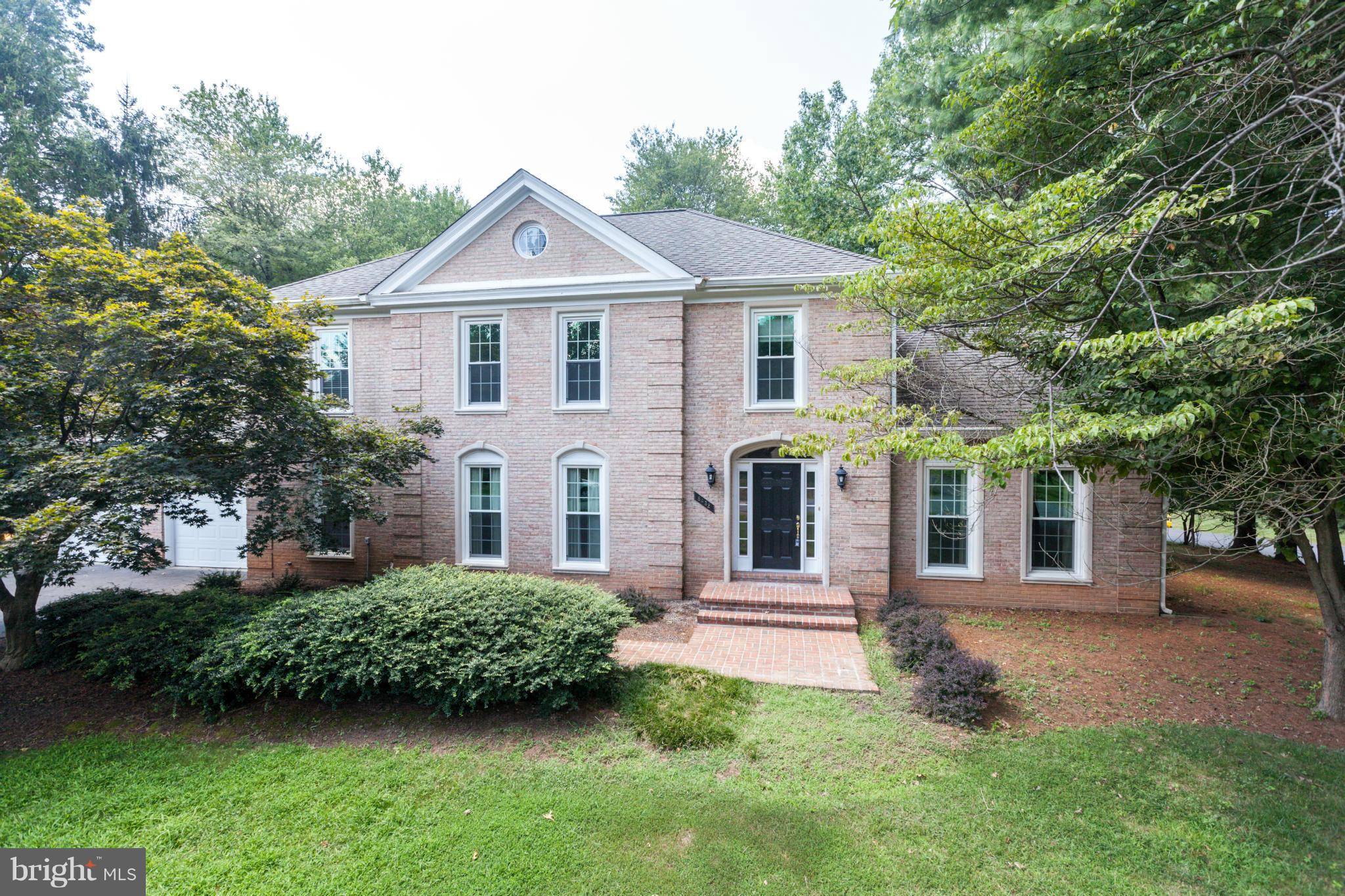 Mclean, VA 22102,8432 HOLLY LEAF DR