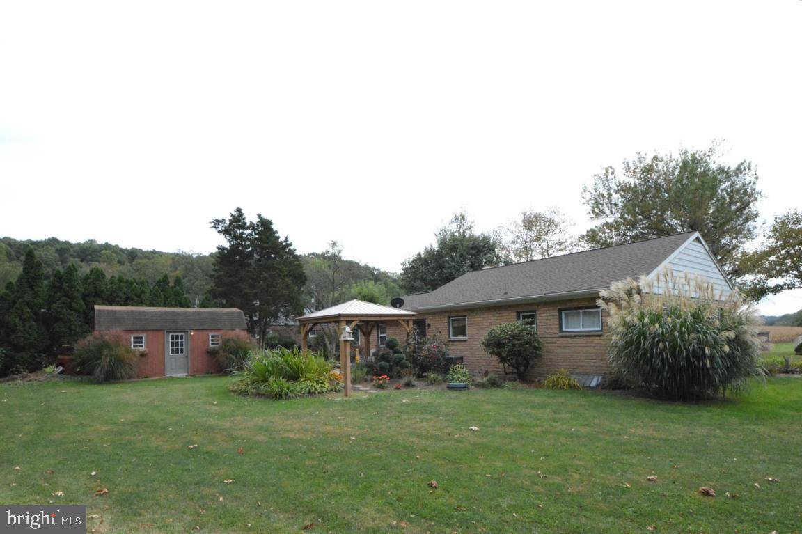 Newmanstown, PA 17073,101 TOMSUE ST