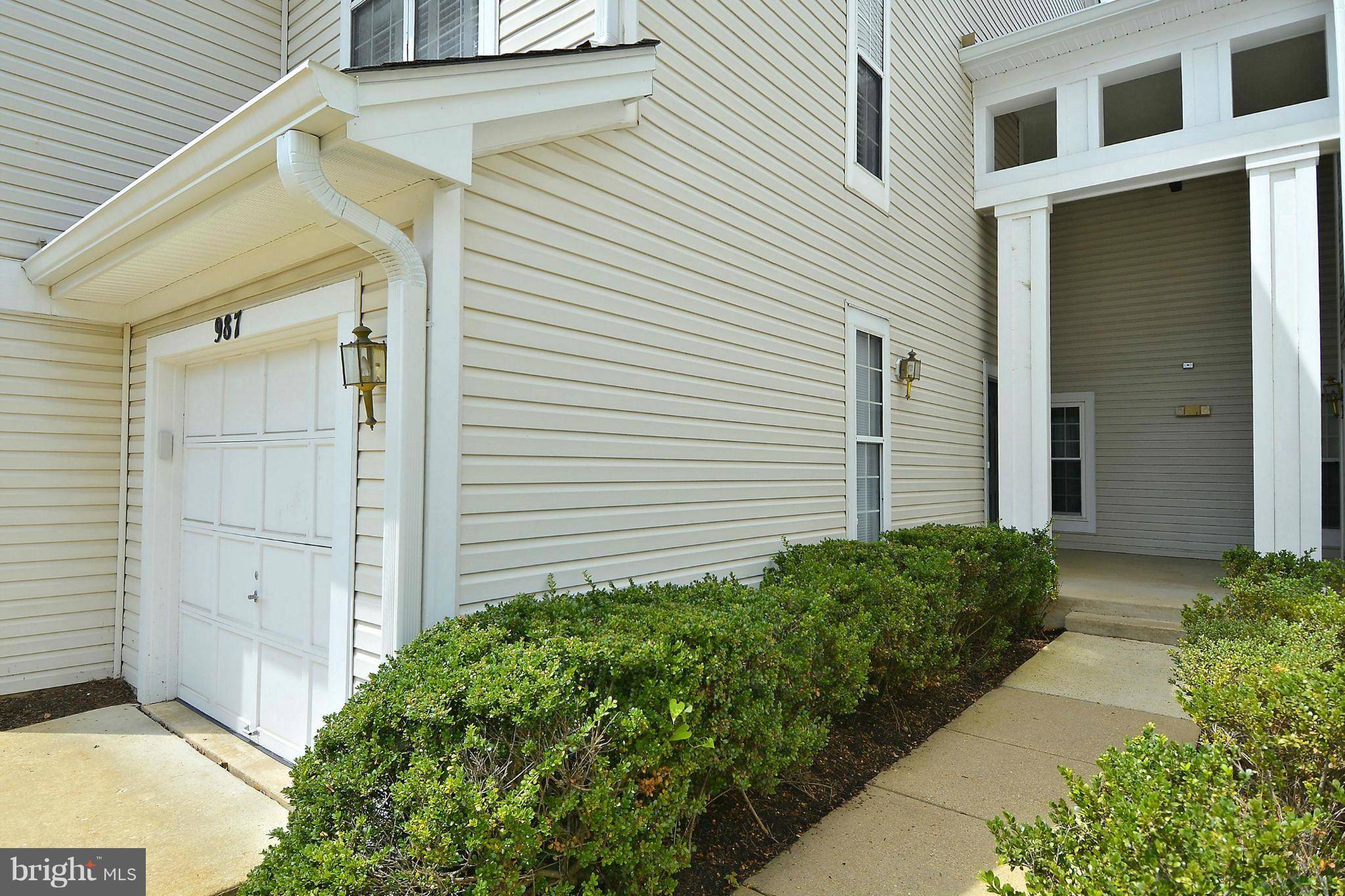 Gaithersburg, MD 20878,987 HILLSIDE LAKE TER #904