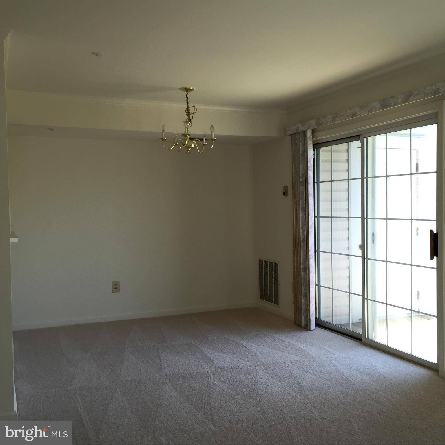 Gaithersburg, MD 20878,975 HILLSIDE LAKE TERRACE #809