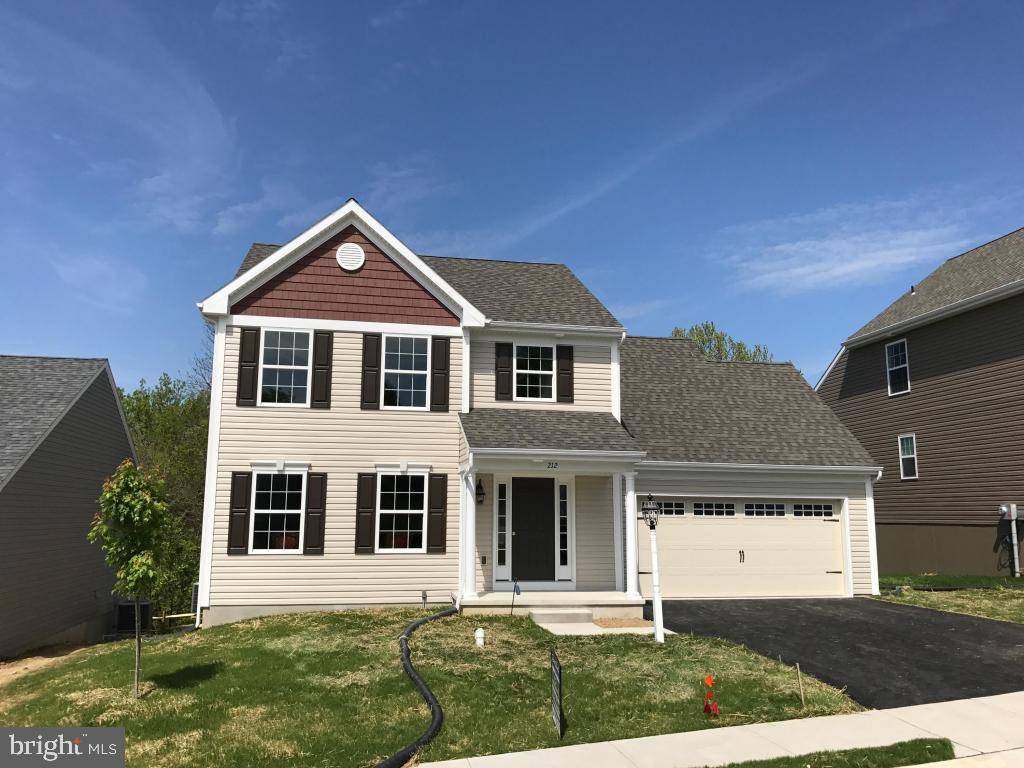 Leola, PA 17540,212 KENNETH DR #28