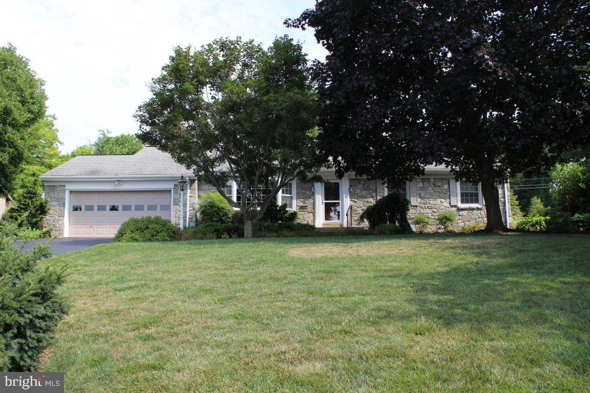 Leola, PA 17540,302 SUN VALLEY DR