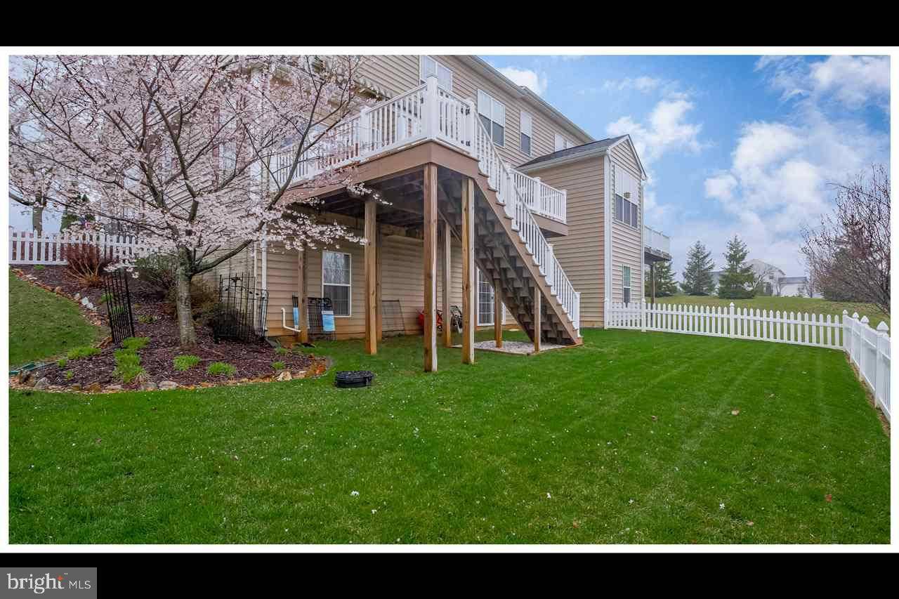 Seven Valleys, PA 17360,582 LAKE REDMAN CT