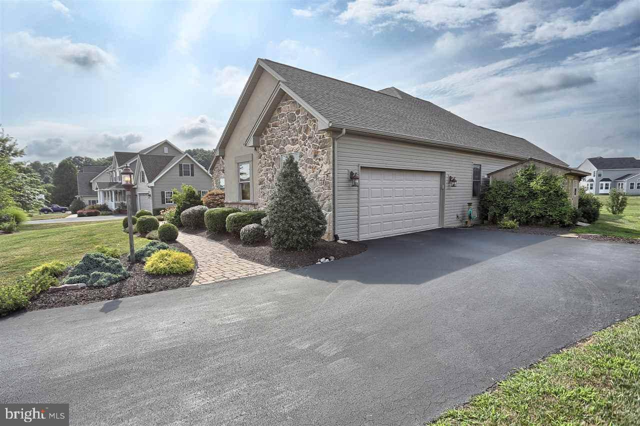 Boiling Springs, PA 17007,207 EVERGREEN DR