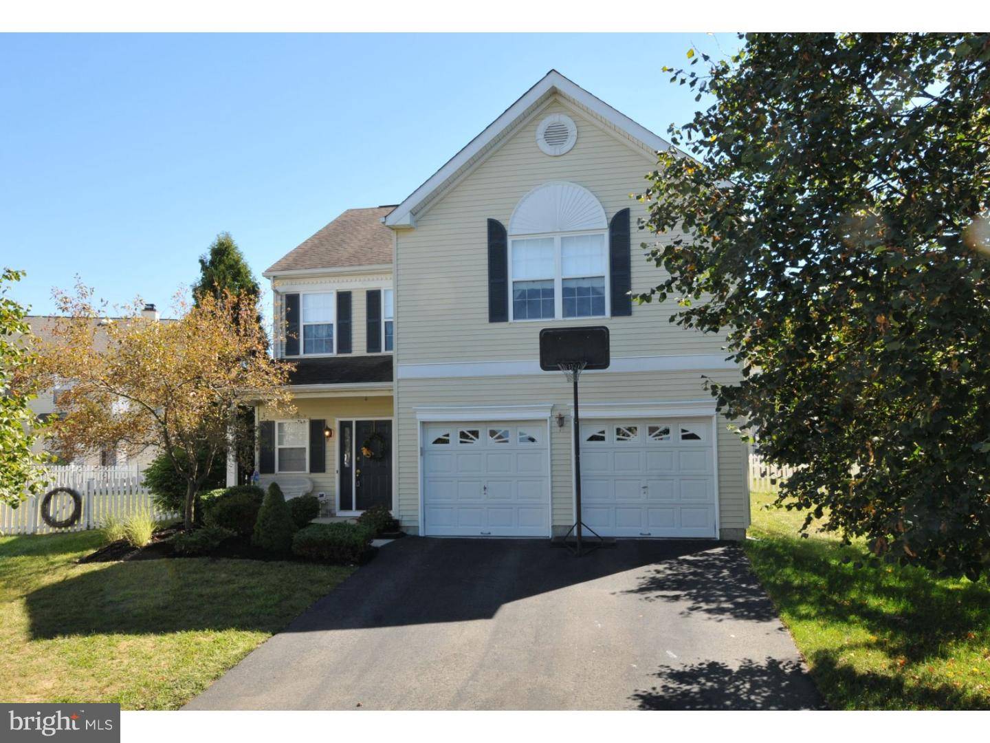 East Windsor Twp, NJ 08520,8 PEBBLE PL