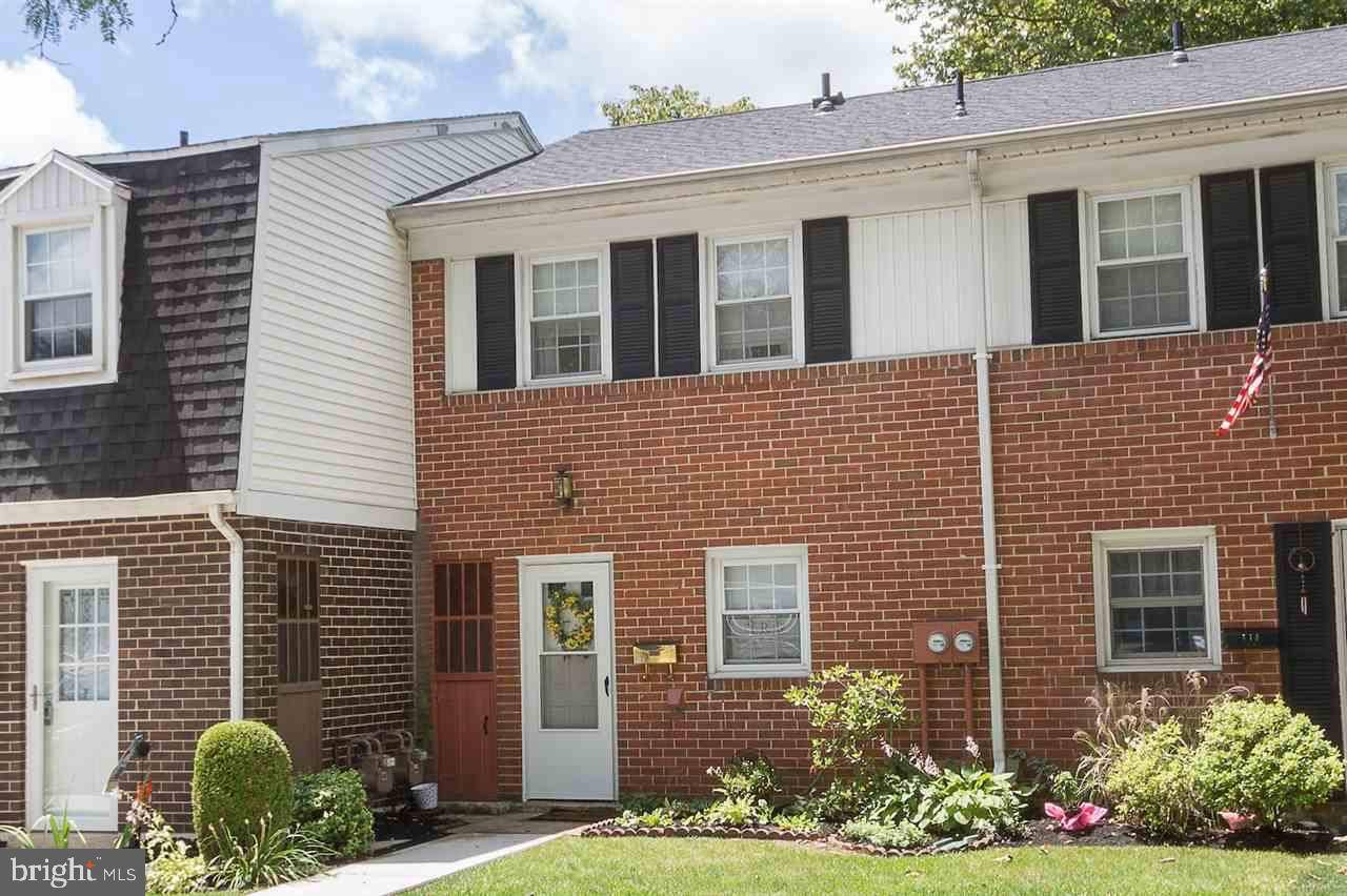 York, PA 17404,716 HARDWICK PL