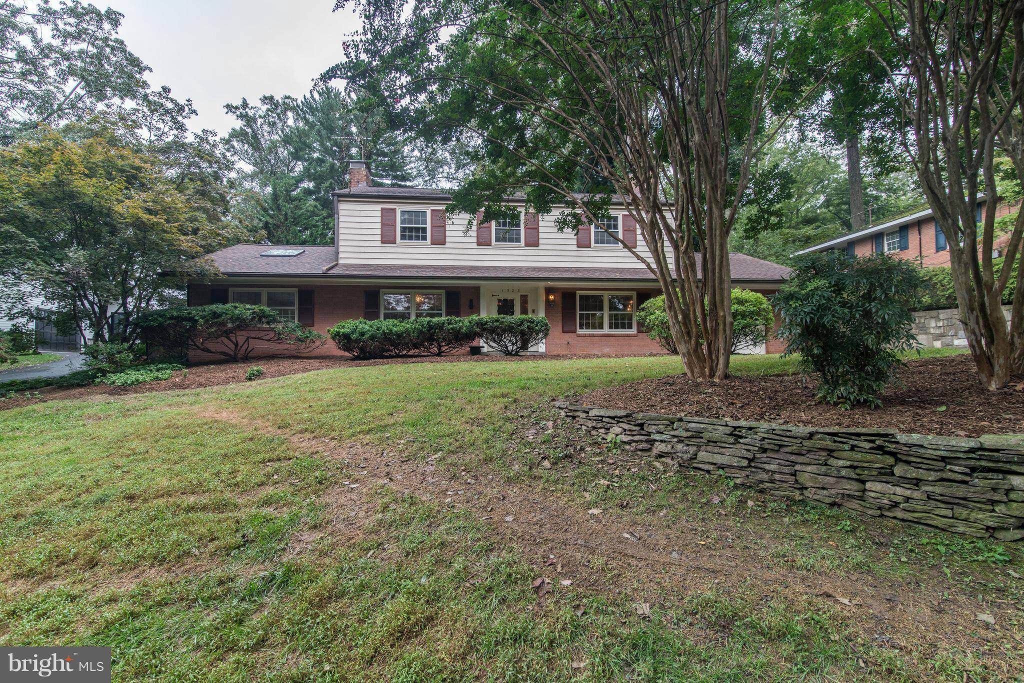 Mclean, VA 22101,1525 WOODACRE DR